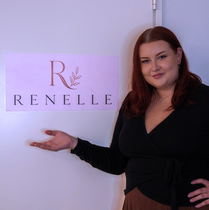 Renja, Renelle Academyn perustaja ja kouluttaja